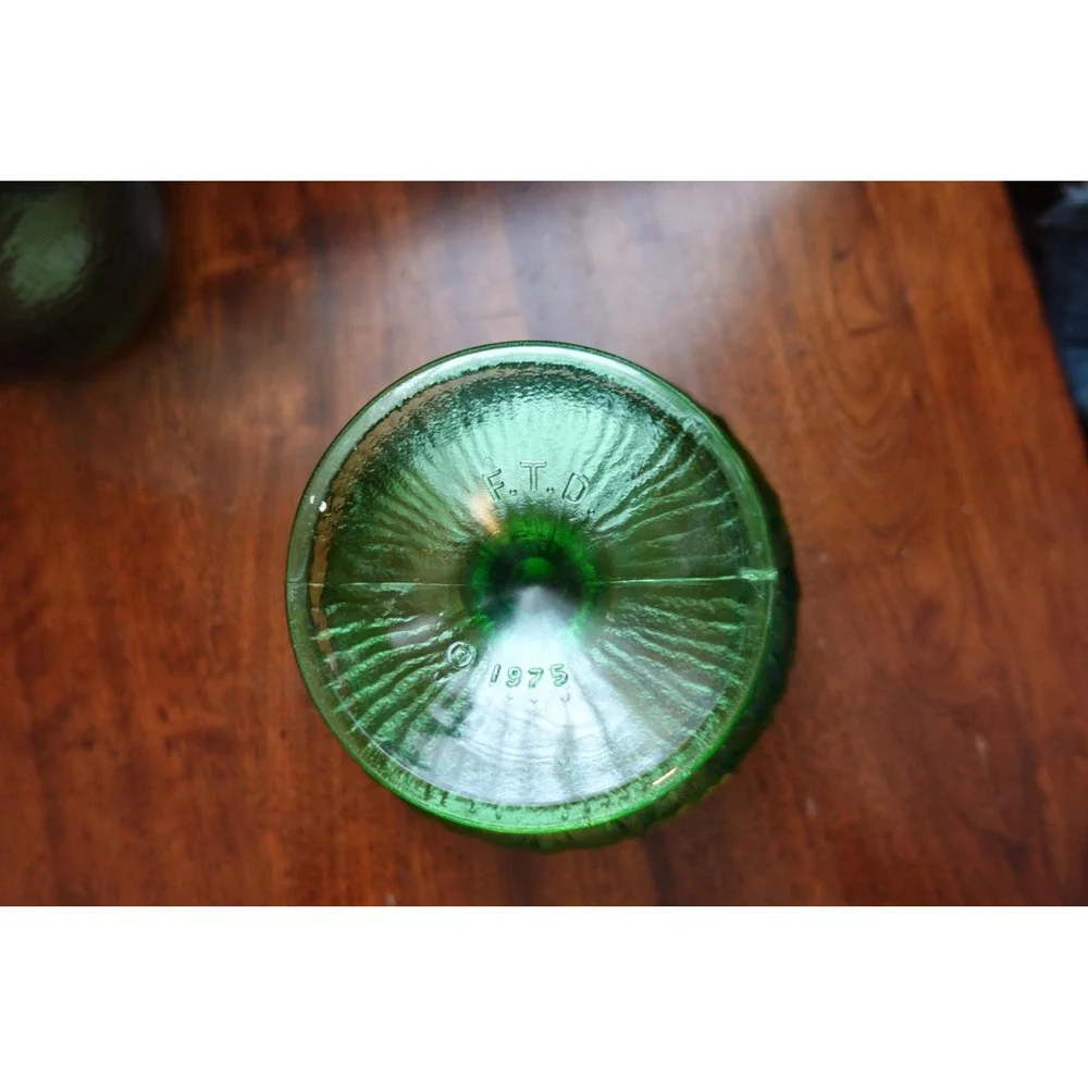 Vintage F.T.D‎ 1975 green oak leaf art glass pedestal bowl/compote